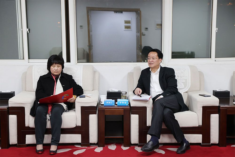 荣氏集团董事长_荣创集团董事长照片